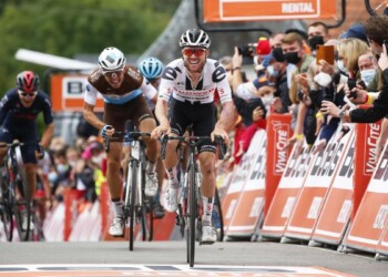 Ciclismo, Freccia Vallone: capolavoro di Hirschi sul Muro du Huy