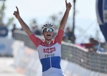 Ciclismo, Tirreno-Adriatico: finalmente van der Poel. Simon Yates resta leader