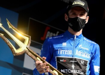 Ciclismo, Tirreno-Adriatico: super Ganna nella crono, a Simon Yates la classifica finale