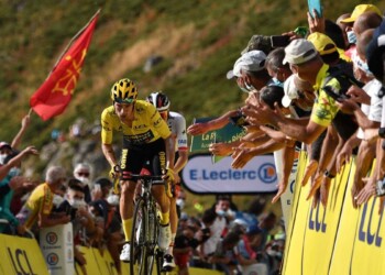 Ciclismo, Tour de France: a Puy Mary Roglic e Pogacar staccano Bernal. Tappa a Martinez