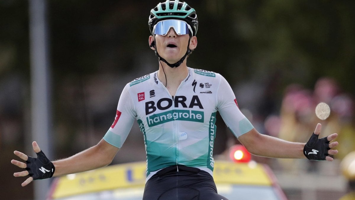 Ciclismo, Tour de France: fuga vincente di Kamna, Roglic controlla e mantiene la gialla