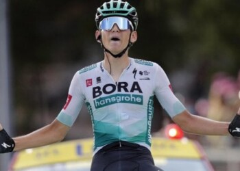 Ciclismo, Tour de France: si ritira Bernal, aveva vinto un anno fa