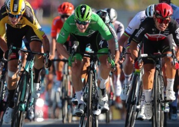 Ciclismo, Tour de France: volata brivido, vince Ewan. Roglic mantiene la maglia gialla