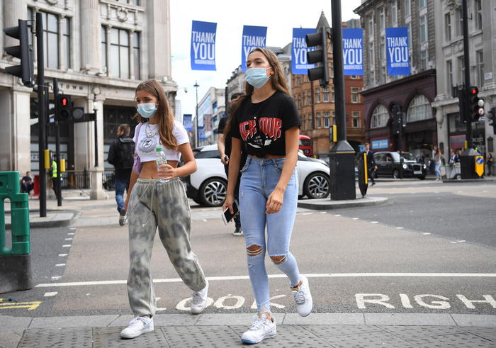 Coronavirus: calano leggermente i casi in Gb, ma più morti