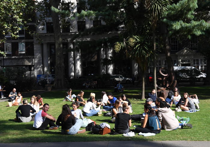 Coronavirus: Gb resta oltre 4000 casi, in arrivo restrizioni