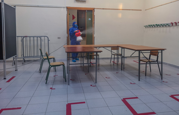 Coronavirus: positivo studente, isolati 8 prof e 18 ragazzi