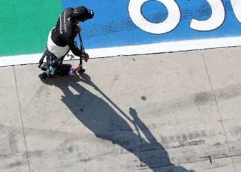 F1, gara pazza a Monza: vince Gasly sull’italiana AlphaTauri, secondo Sainz, 7° Hamilton. Ritiro per le due Ferrari