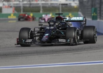 F1, Gp Russia: Hamilton si distrae e manca il record di Schumacher. A Sochi vince Bottas davanti a Verstappen, Lewis è 3°