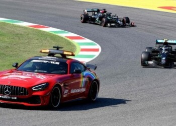 F1, Gp Toscana: Hamilton vince la gara con tre partenze. Ferrari indietro: Leclerc 8°, Vettel 10°