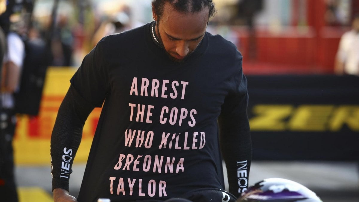 Formula 1: Federazione valuta inchiesta sulla maglietta antirazzista di Hamilton