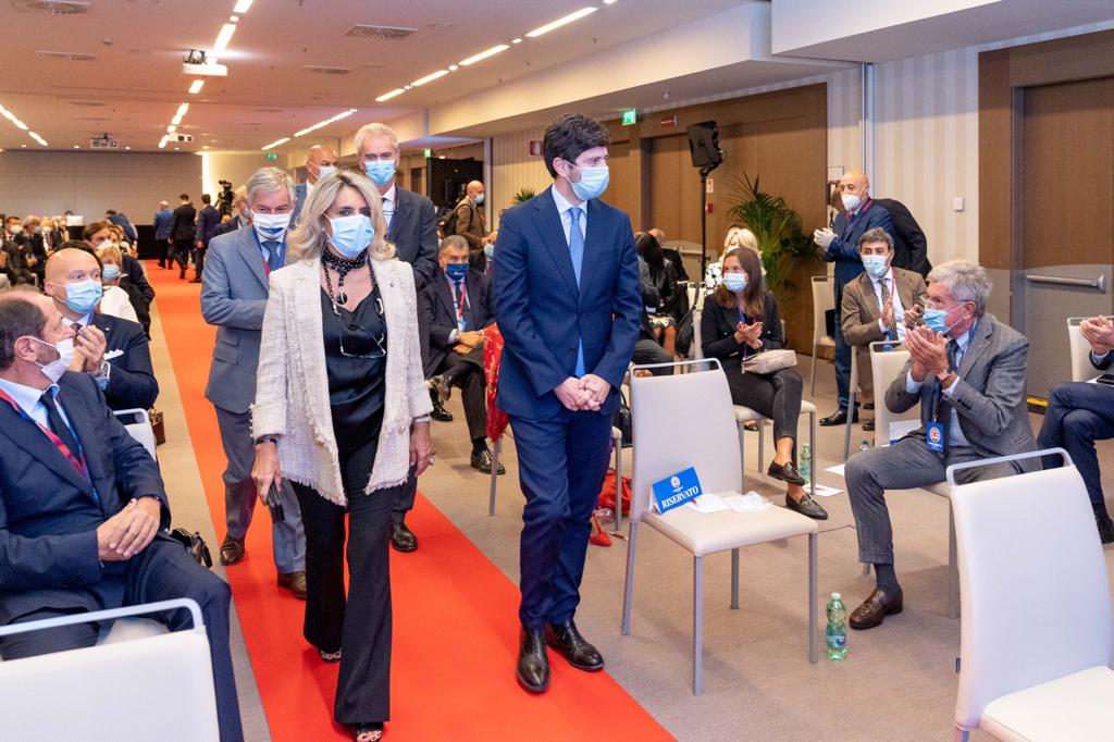 Dopo 14 anni di attesa, ecco la svolta che ridisegna il futuro del Sistema Sanitario Nazionale: il rinnovo del contratto del personale non medico della sanità privata