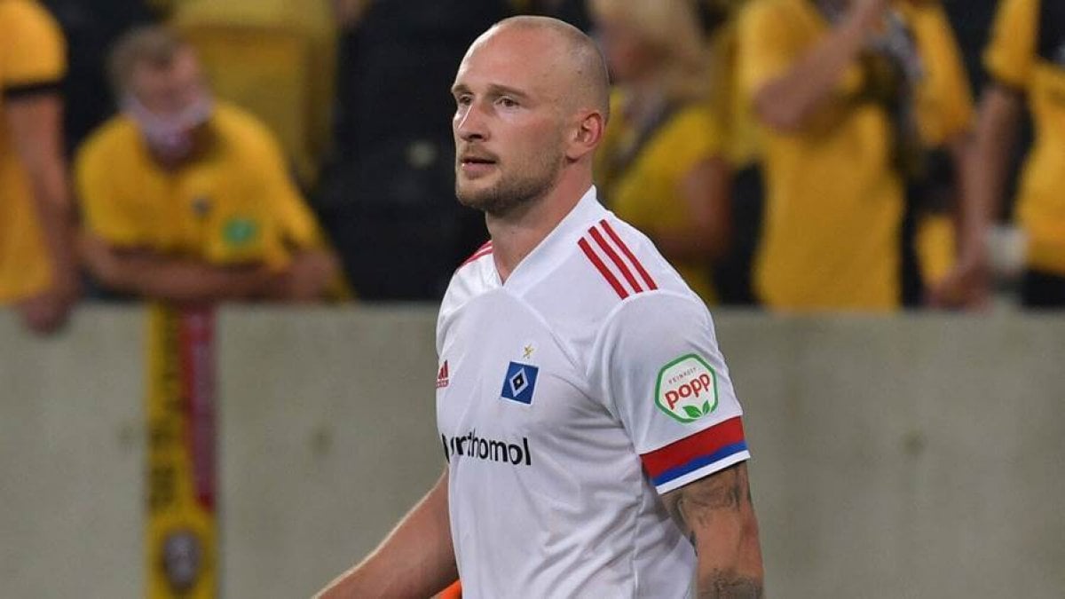 Germania, follia Leistner: sale sugli spalti e aggredisce un tifoso avversario