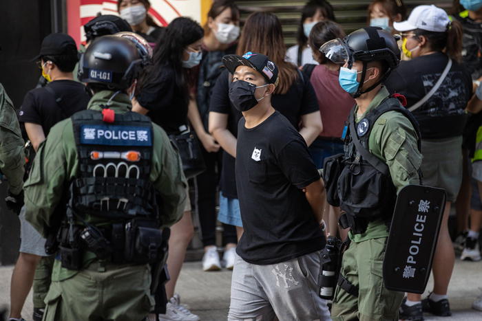 Hong Kong, quasi 300 arresti per le proteste pro democrazia