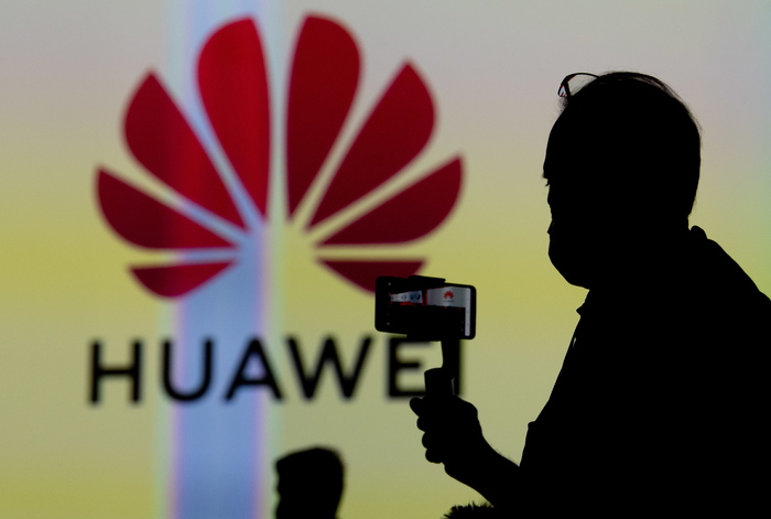 Huawei sfida Trump, nostro sistema operativo nel 2021