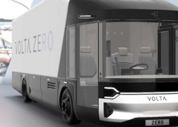 Il camion sostenibile con la scocca di lino e resina