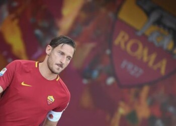 Il like di Maradona che fa impazzire Totti. Il regista: “Mortacci”