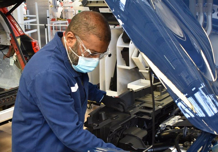 Industria: Istat,produzione luglio +7,4% mese, -8% anno