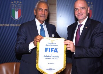 Infantino e Gravina vanno da Giuseppe Conte: “Riaprire gli stadi, ma priorità è la salute”
