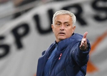 Inghilterra, Tottenham: un giocatore deve andare in bagno, e Mourinho gli corre dietro…