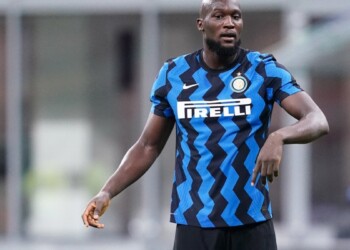 Inter, sette gol alla Carrarese: doppiette per Lukaku e Lautaro. Sì di Godin al Cagliari, via libera per Vidal