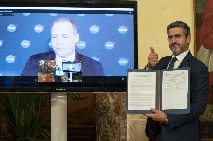 Luna, accordo storico Italia-Usa per esplorarla