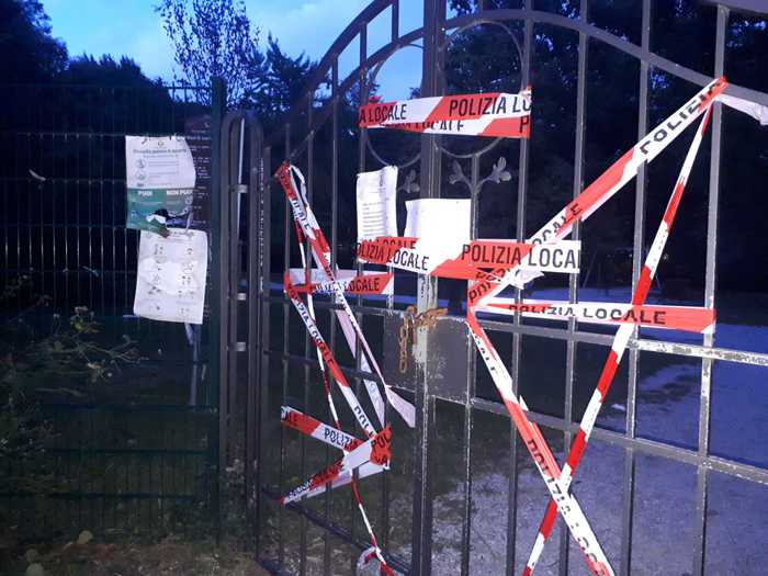 Maltempo:albero cade durante festa laurea,due ragazzi feriti