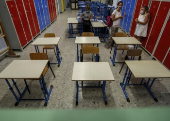 Mascherine, ecco il verbale: gli alunni seduti in classe potranno toglierle