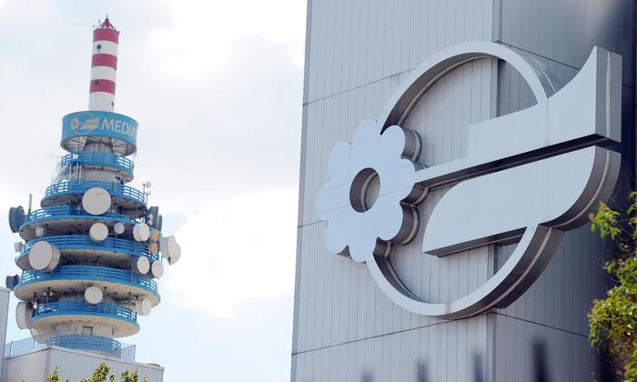 Mediaset: primo semestre in perdita, dall’estate migliora