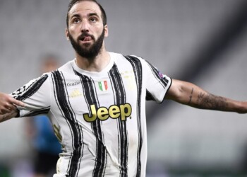 Mercato: Higuain rescinde con la Juventus, Smalling torna alla Roma
