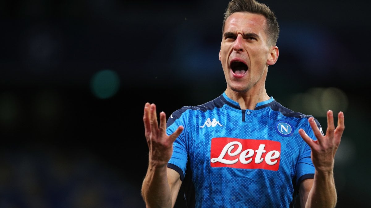 Mercato: Milik-Dzeko, lunedì le firme. Il Cagliari ha chiuso per Godin