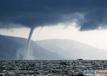 Meteo che peggiora. Maxi TROMBA MARINA vista da vicino: il video