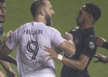 Mls, rigore sbagliato e rissa sfiorata: esordio da dimenticare per Higuain
