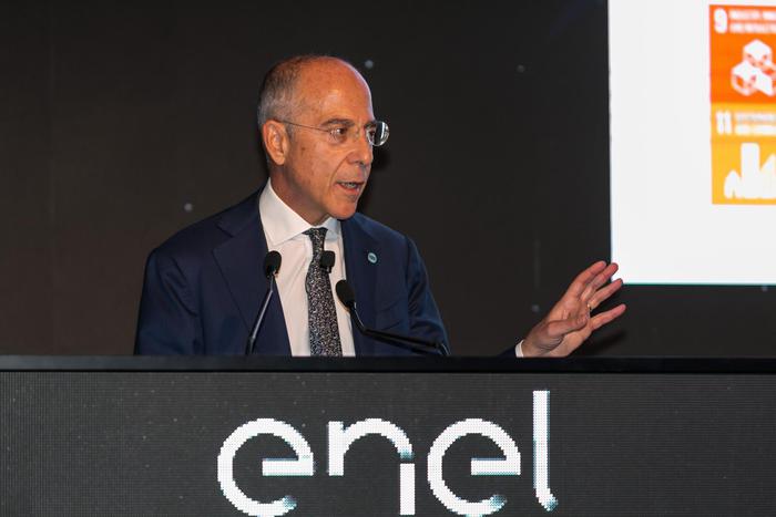 Open Fiber, Macquarie offre a Enel 2,65 miliardi per il 50%