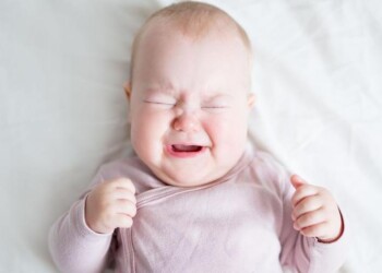 Ora sai se piange per il sonno o la fame. Arriva il sensore smart che decifra ogni bebé