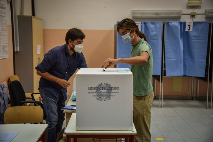++ Referendum: 12,25% l’affluenza alle ore 12 ++