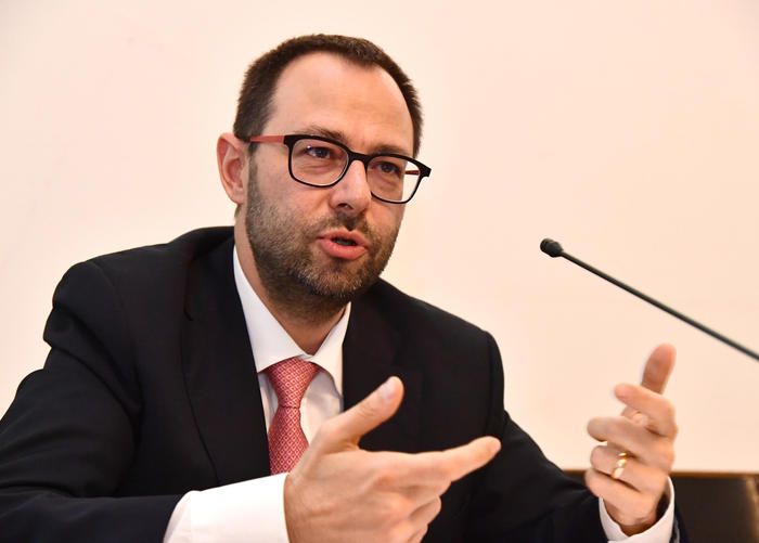 Rete unica: Patuanelli, punto d’arrivo è società delle reti