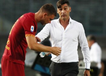 Roma, Fonseca: ”Dzeko molto motivato, giocherà. Falso il rifiuto di entrare a Verona”