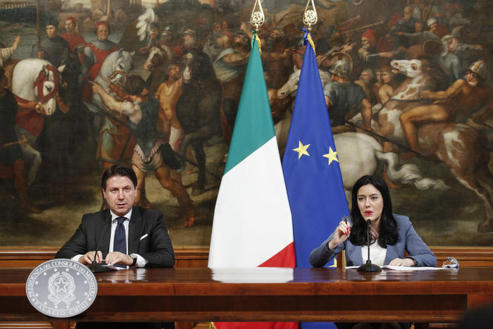 Scuola: Conte: ‘Rientro in sicurezza è faro del governo. La scuola riapre regolarmente il 14’