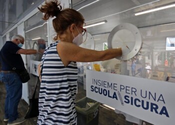 Scuola e Covid: il 50% personale ha fatto test, 13mila i positivi