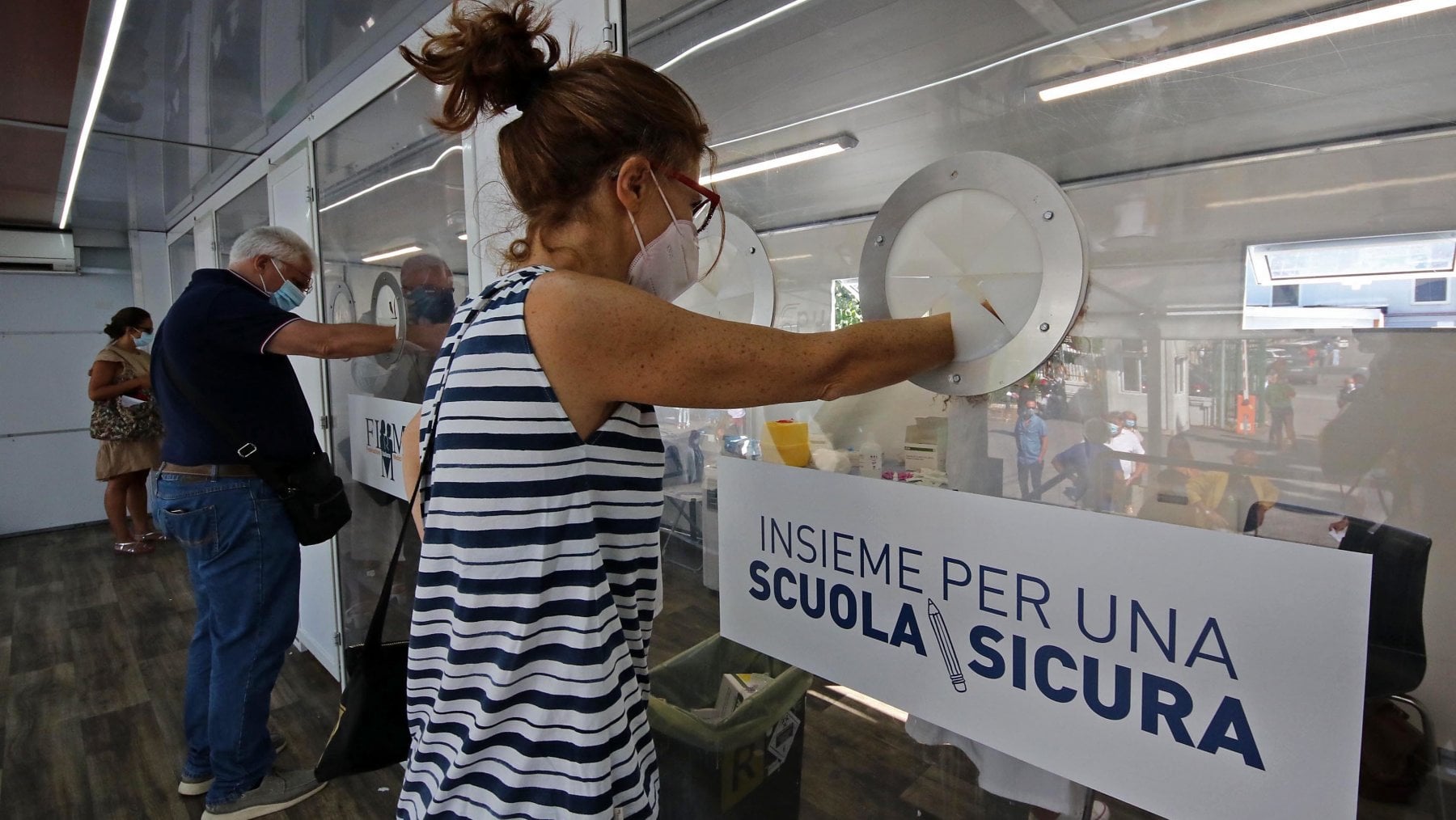 Scuola e Covid: il 50% personale ha fatto test, 13mila i positivi