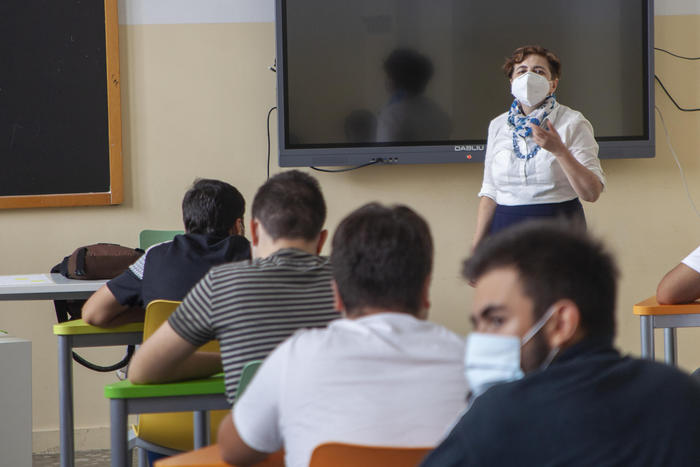 Scuola: già 400 colpite da Covid, 75 chiuse