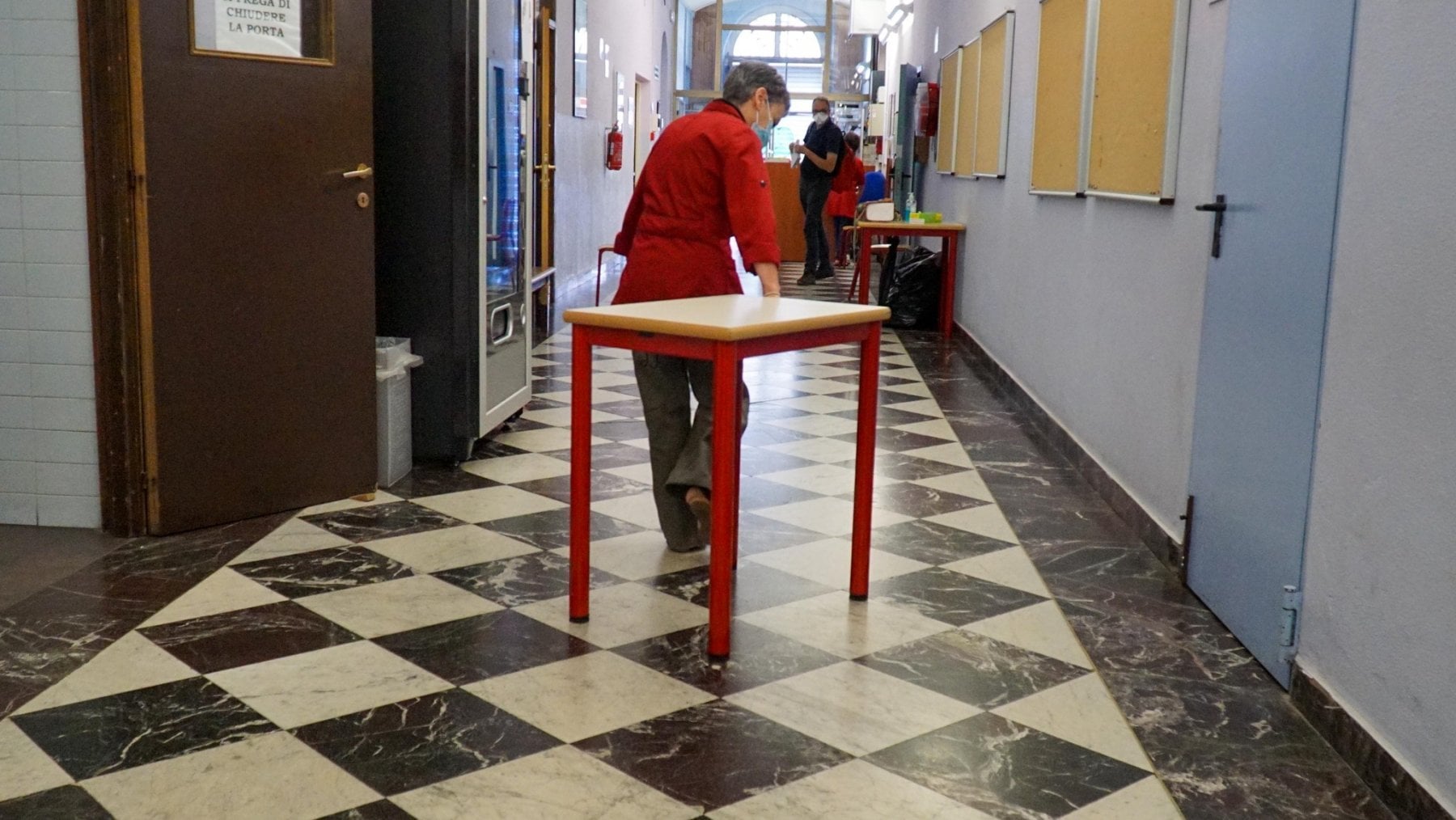 Scuola, i numeri gonfiati del ministero per nascondere i ritardi