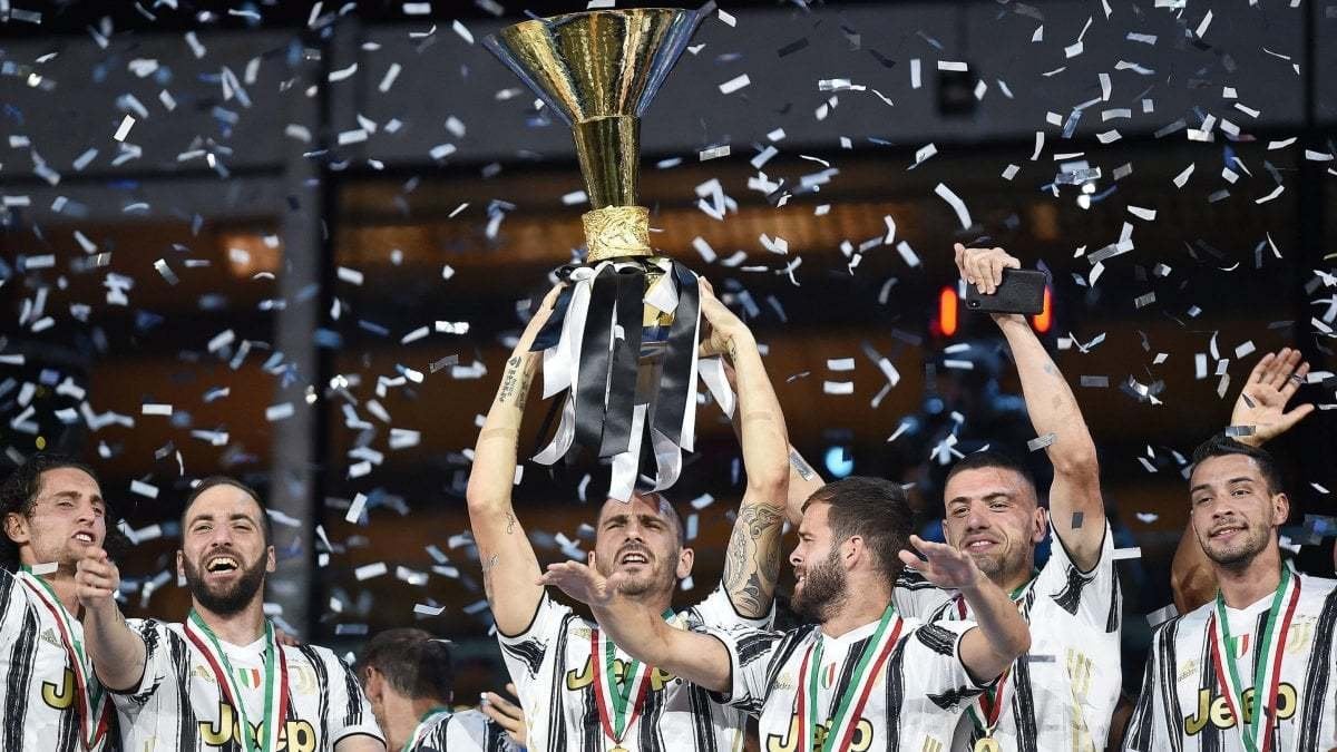 Serie A, nasce il calendario: tre soste e sei turni infrasettimanali