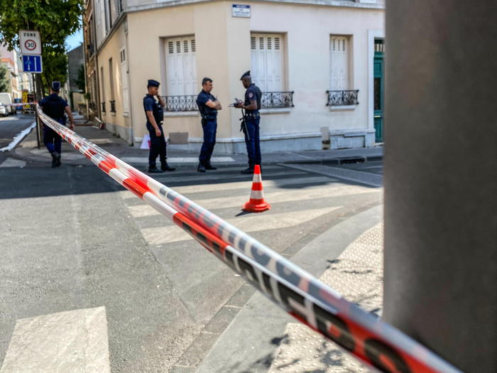 Sparatoria tra gang alle porte di Parigi, due morti