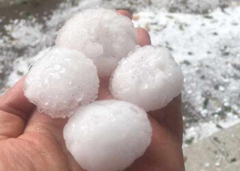 TEMPESTA di GRANDINE devastante si abbatte su Istanbul. Città paralizzata
