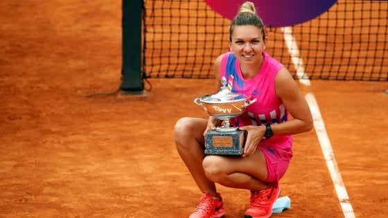 Tennis: Fognini avanti ad Amburgo, fuori Sonego. Classifiche: Djokovic supera Sampras