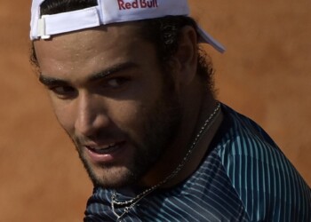 Tennis, Internazionali: Berrettini vince il derby con Travaglia e va ai quarti. Eliminati Sinner e Musetti