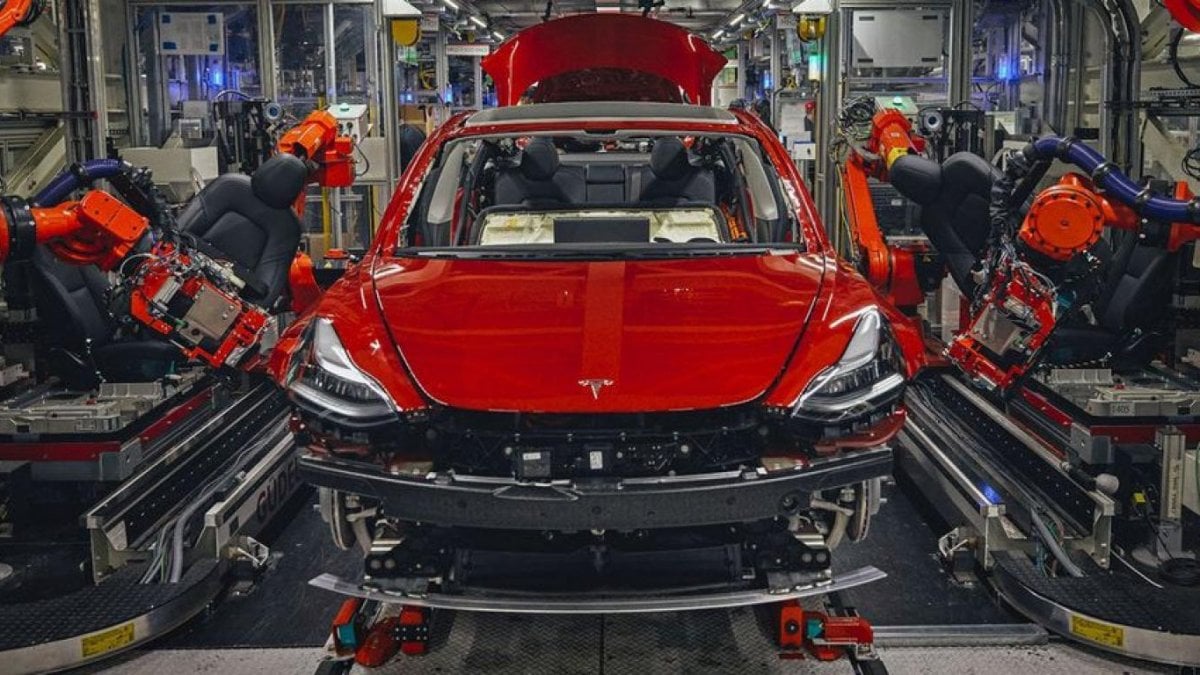 Tesla scommette sul litio, entra nel settore minerario e compra la riserva del Nevada