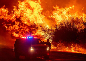 TORNADO di FUOCO, sembra l’inferno. VIDEO in notturna dalla California