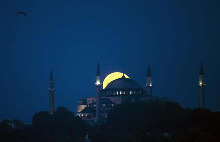 Turchia: ministro, Isis preparava attentato a Santa Sofia